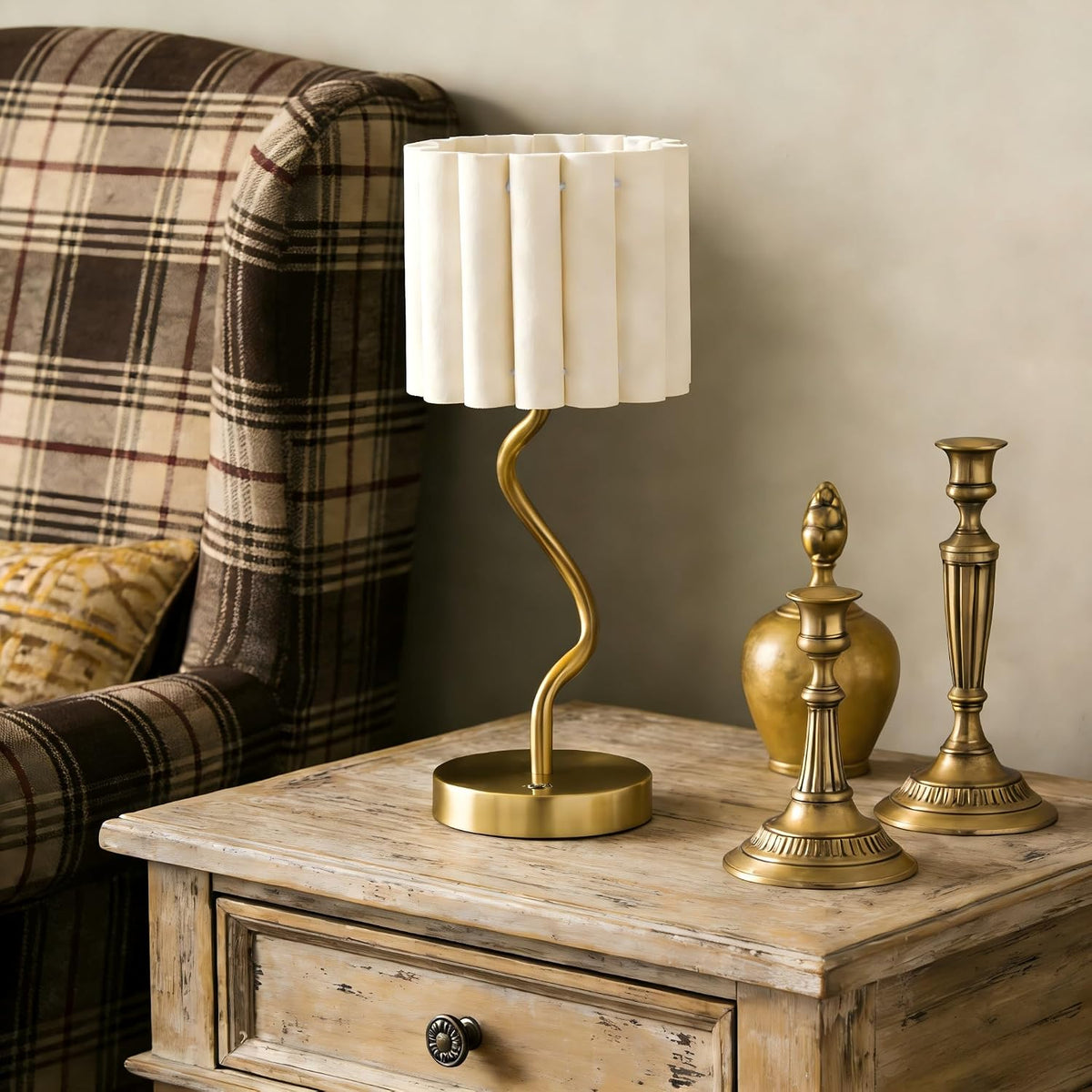 Cordless Scalloped Table Lamp, Modern Brass Lamp for Bedside Restaurant Dining Table, 5200-Mah Rechargeable Battery, 3-Level Brightness Dimmable, Build-In Integrated LED 320 Lumen Max